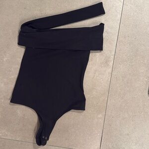 Off shoulder agolde bodysuit